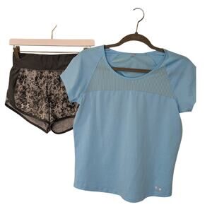 BUNDLE: Under Armour Women's Size Small Heat Gear Short Sleeve Top & Shorts $65